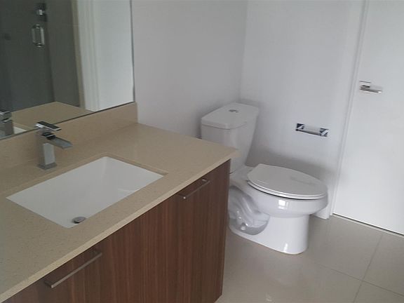 4th image of 5300 Paseo Dr #906