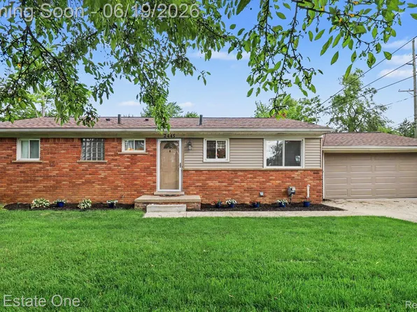 2445 Ethel Dr, Wolverine Lake, MI 48390