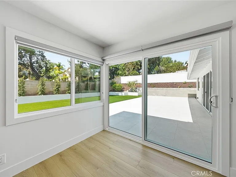 520 W Country Hls — Photo 18