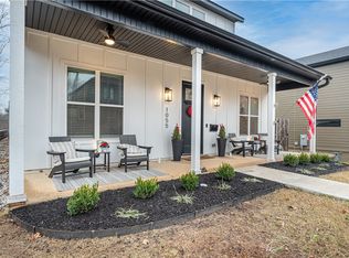 1055 N Main St, Bentonville, AR 72712