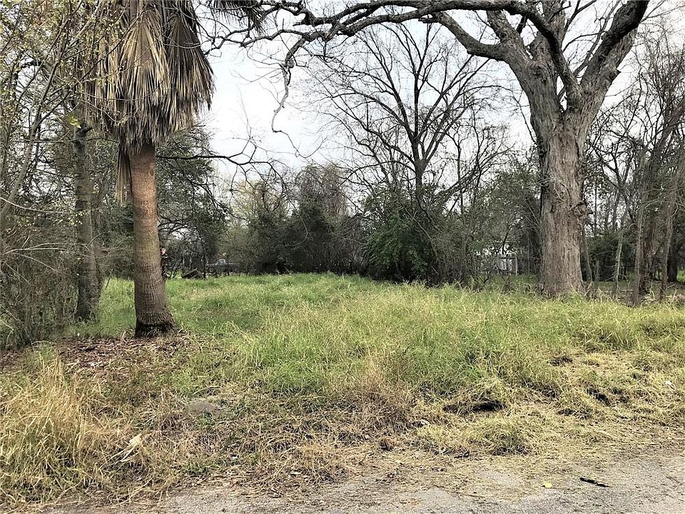2nd image of 3005 Bremond St