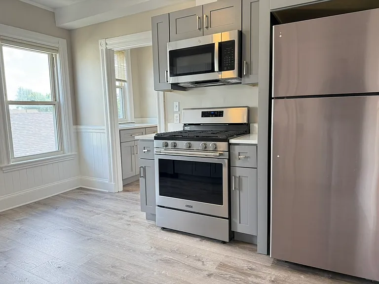 38 Russell St #3 — Photo 2