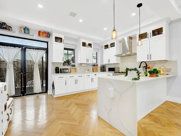 1138 E 35th St, Brooklyn, NY 11210