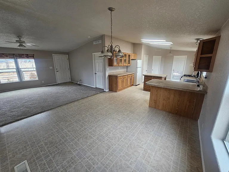 870 Quain Dr — Photo 4