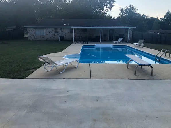 46216 Sunset Dr, Bay Minette, AL 36507