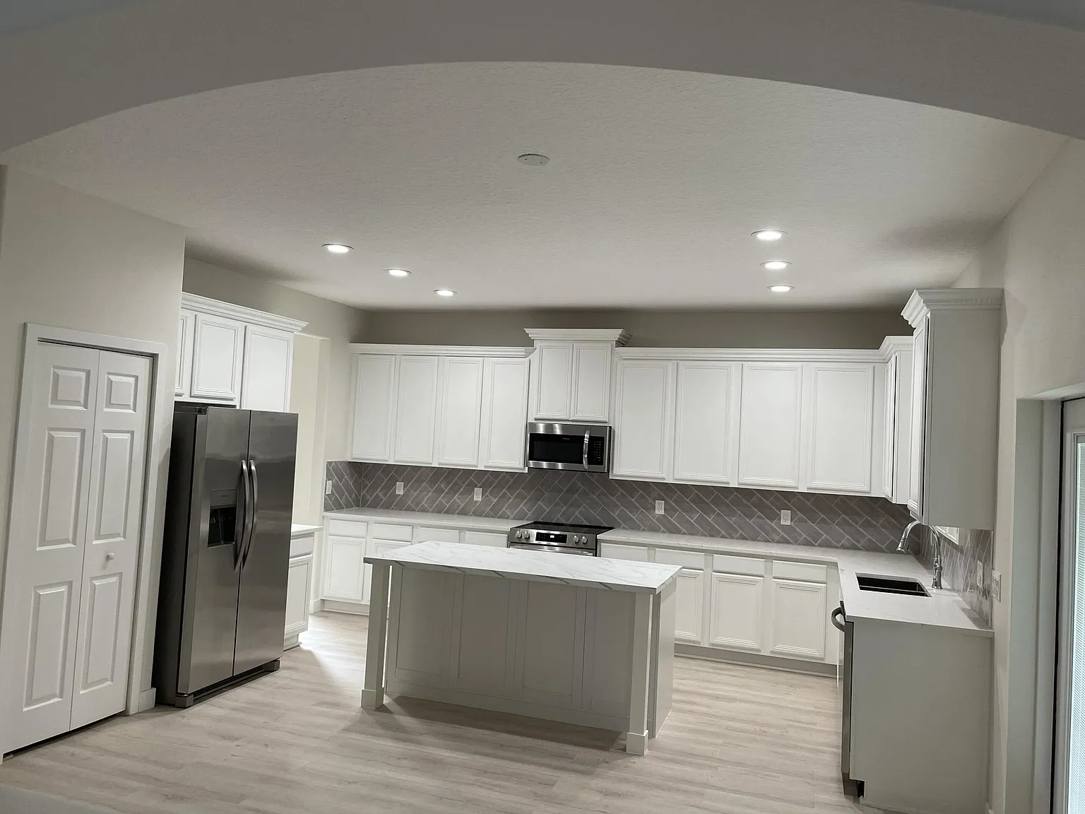 4 bed, 2.5 bath, 2435 sqft, $3,400 — Photo 3