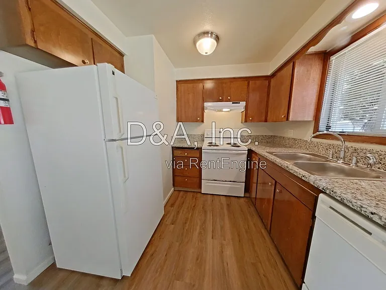 444 Ermine St SE — Photo 4