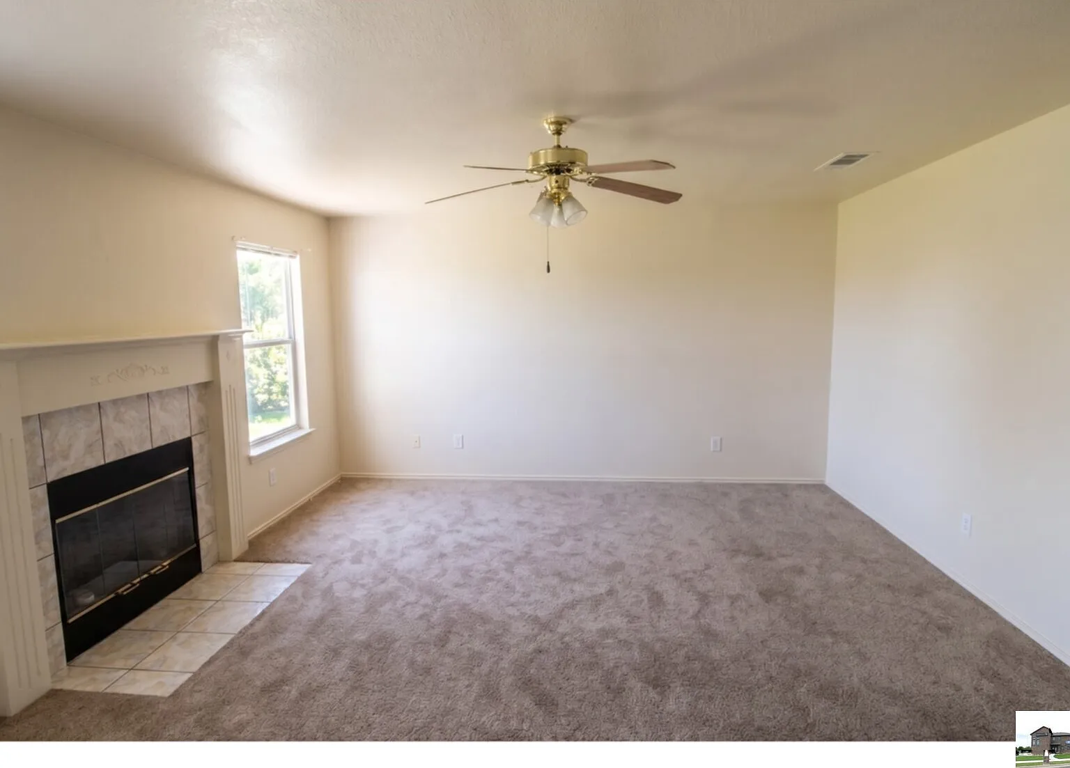 4 bed, 2.5 bath, 2184 sqft, $1,925 — Photo 3