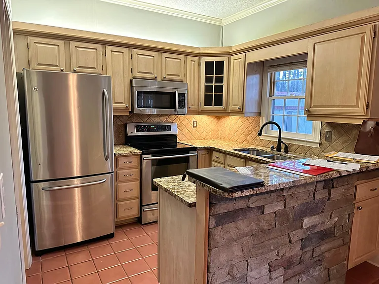 1438 Club Dr — Photo 5
