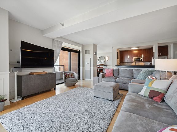 3rd image of 1160 S Michigan Ave APT 2407