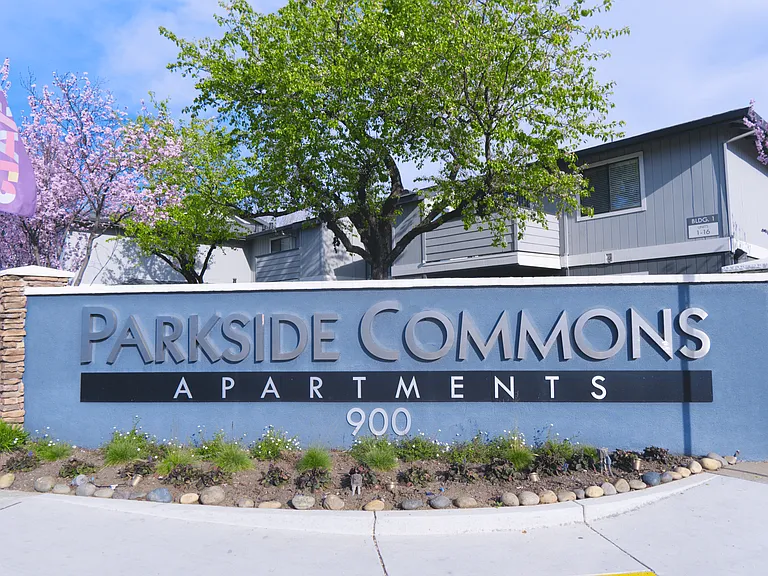 Parkside Commons — Photo 12