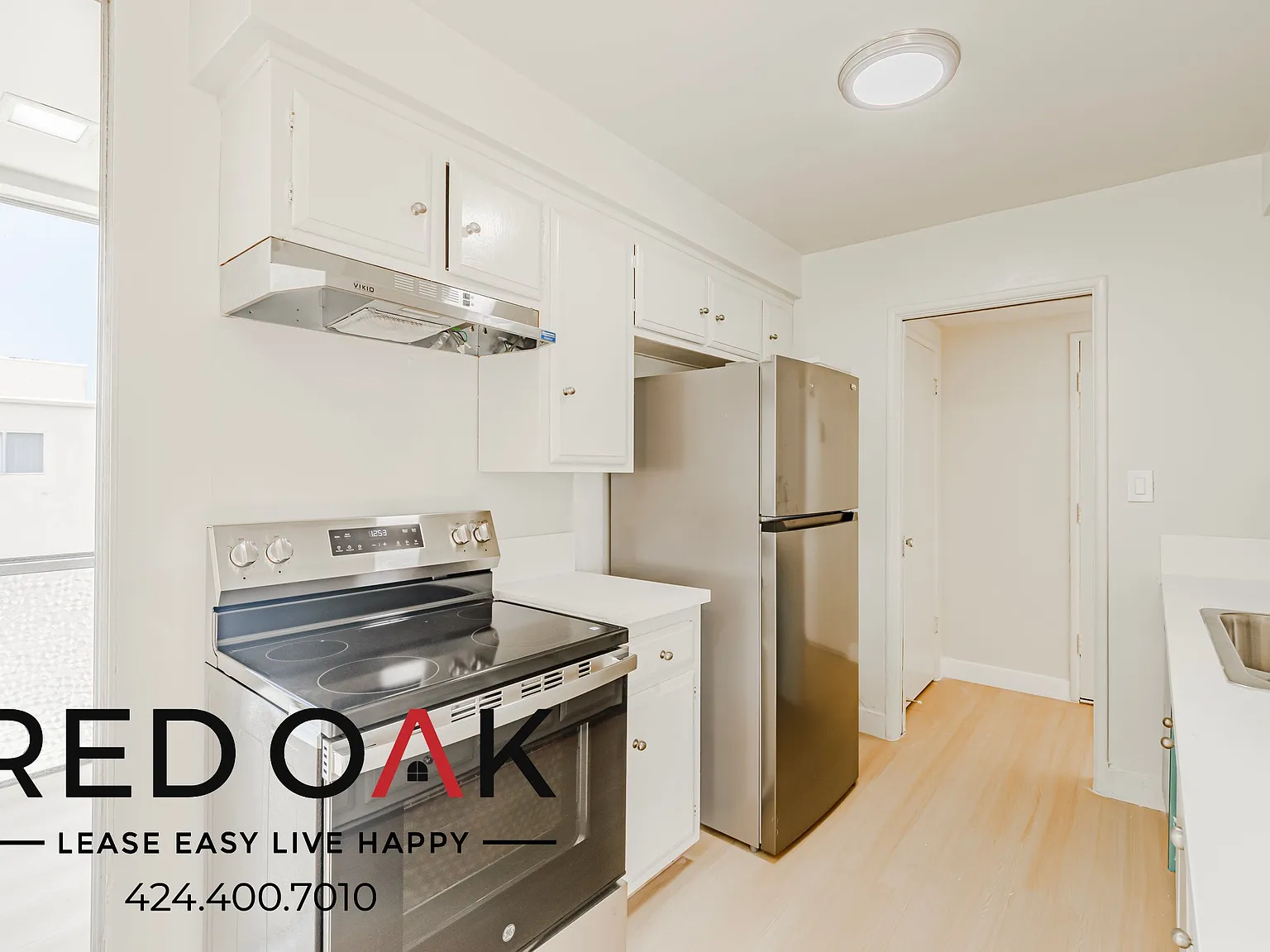 Stylish 1-Bed with Pool and Parking Included ~ In Inglewood! — Photo 4