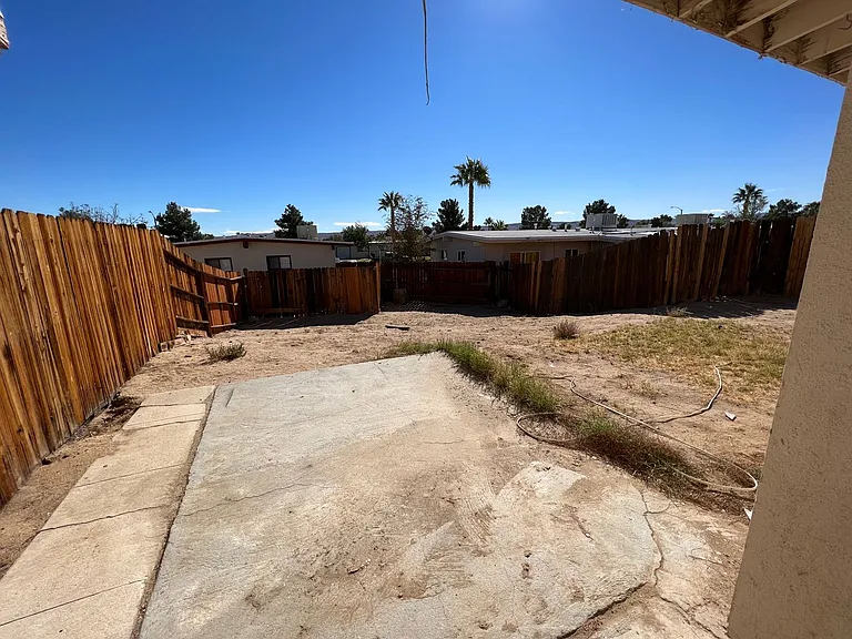 312 Sahara Dr — Photo 9