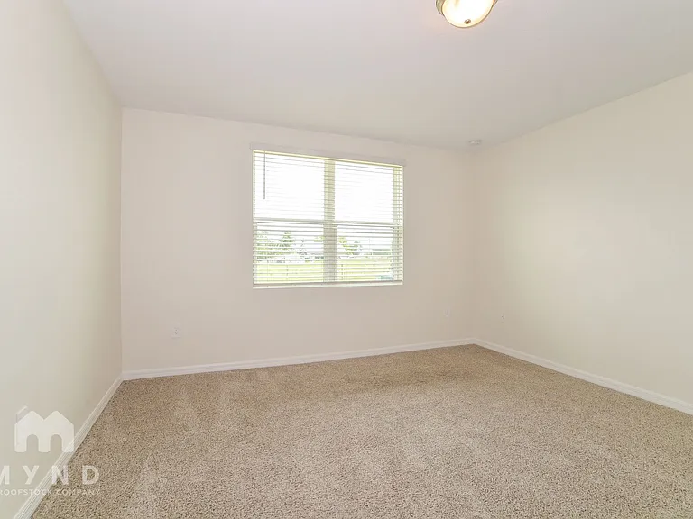 796 Griffon Ave — Photo 10