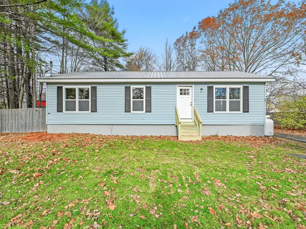 20 Spruce Street, Newport, ME 04953