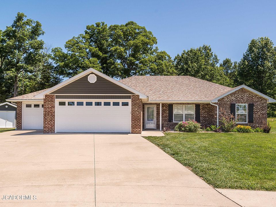 1st image of 305 Edwards Dr