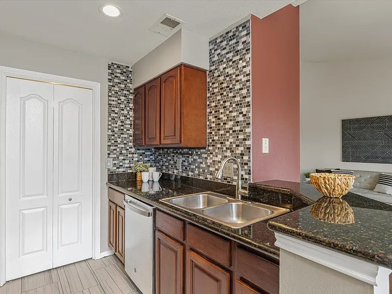 6000 Shepherd Mountain Cv #411 — Photo 11