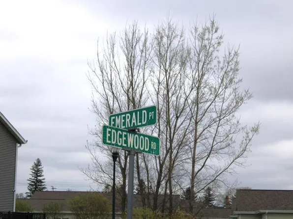 509 Emerald POINT #16, Kewaskum, WI 53040