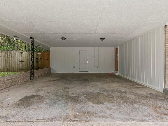 2nd image of 1619 Moncrief Cir