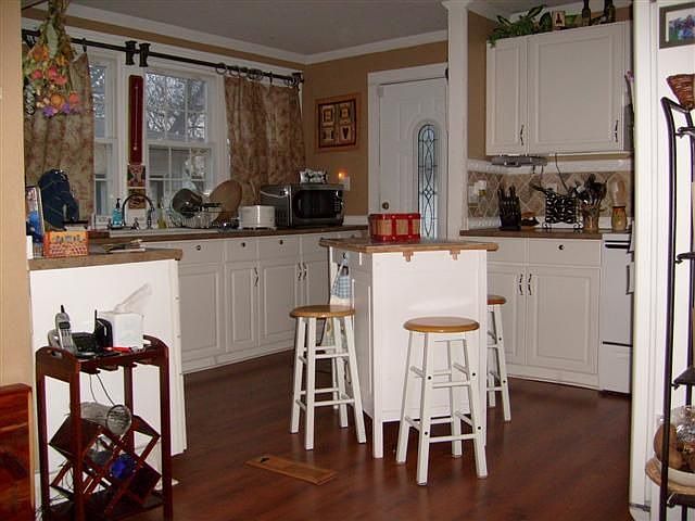 2nd image of 1631 E Broadway Ave