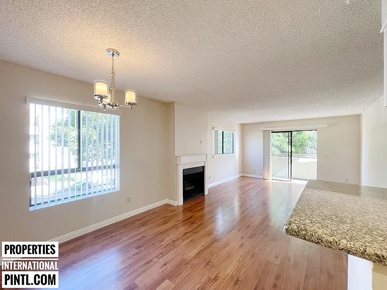 428 Hawthorne St — Photo 9
