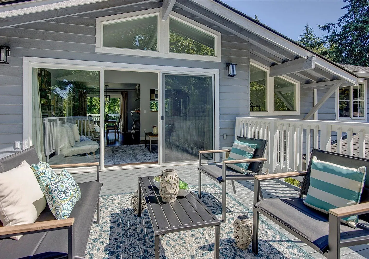 4Bd/2.5Ba Bothell Home — Photo 3