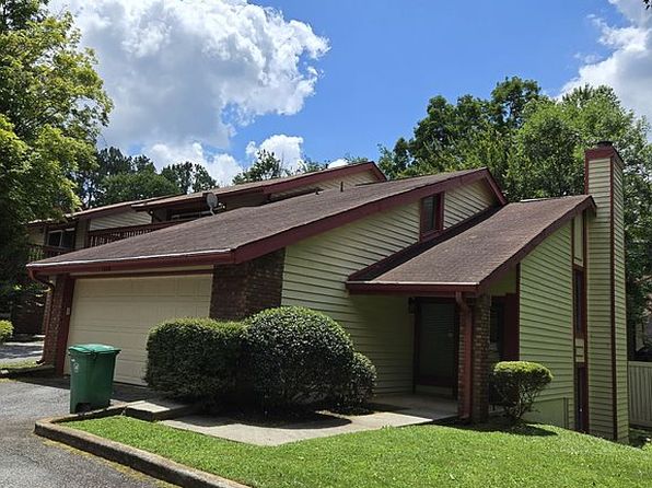 1086 Village Main St