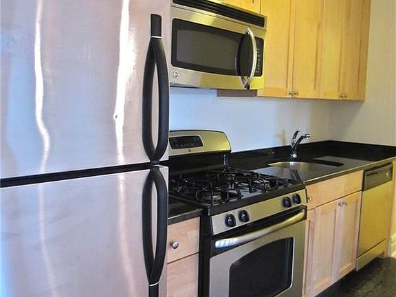 3rd image of 95 Christopher St APT 11F