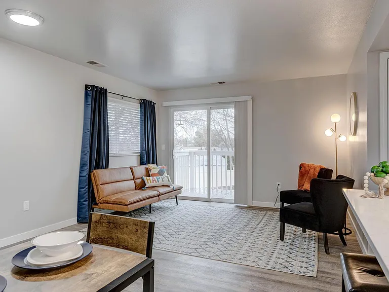 Rock Pointe Apartments — Photo 9
