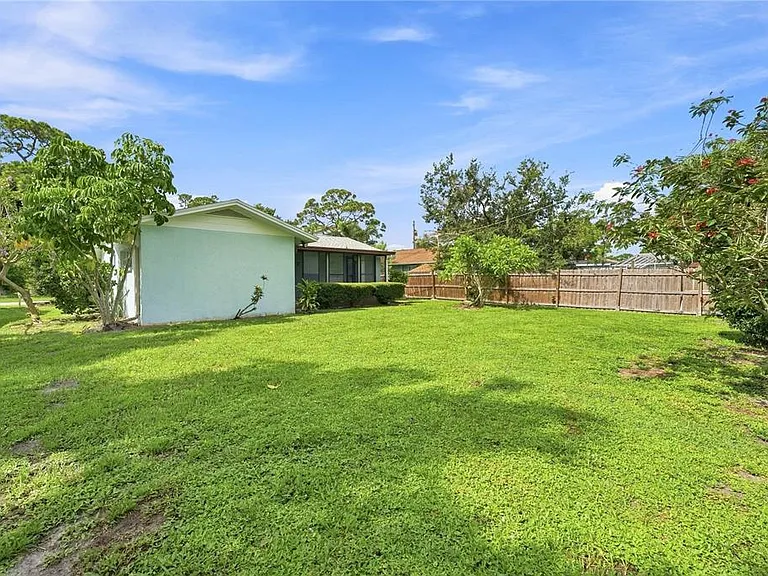 2855 Dueby St — Photo 27