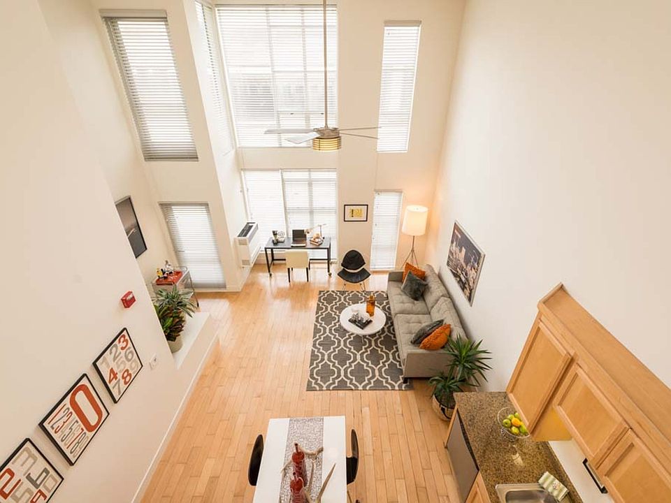 1st image of 139 Stillman St APT 2