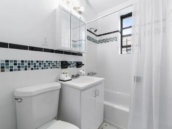 43-34 49th Street 3L image 3 of 5