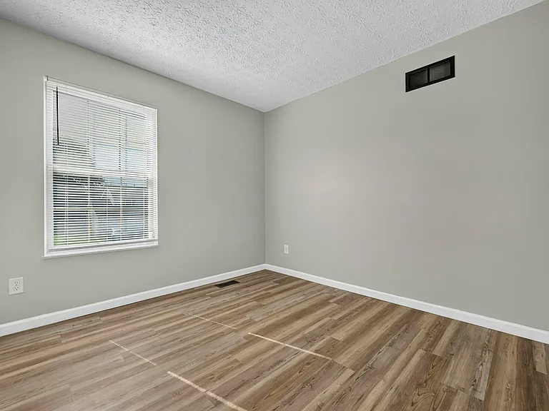8472 Kingsley Dr — Photo 17