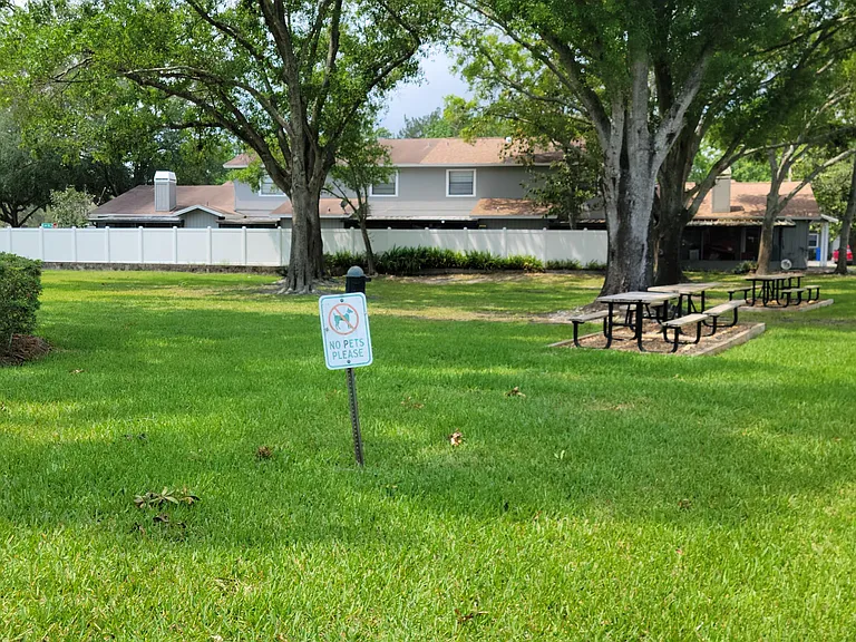 10035 Lake Oak Cir #10035 — Photo 28