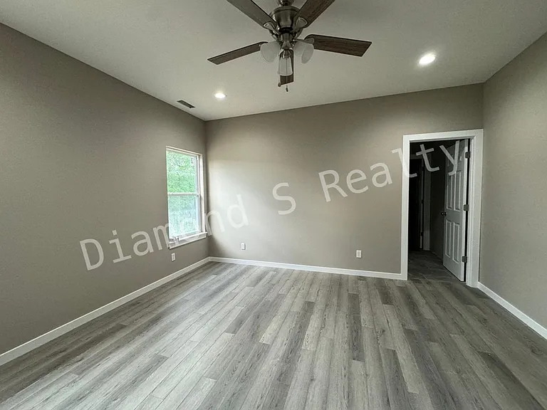 2124 N Bradbury Ln — Photo 15