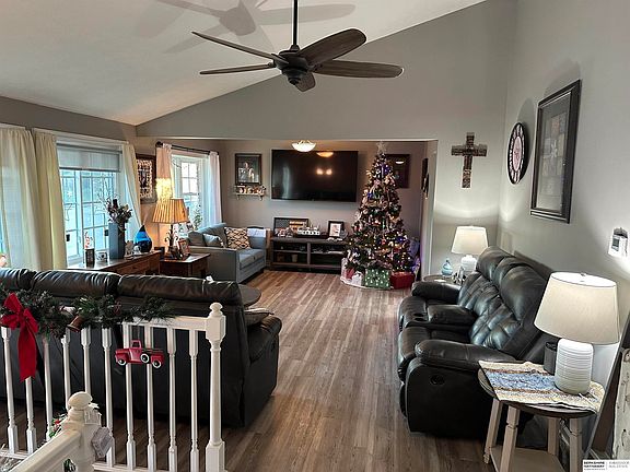 3rd image of 13614 Redwood Cir