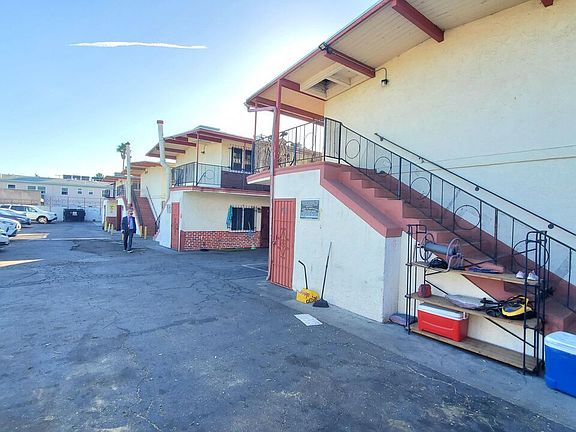 5th image of 10506 S Inglewood Ave