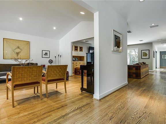 4th image of 3853 Normandy Ave