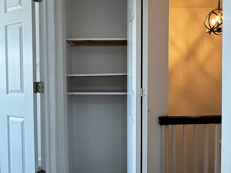 248 E Queen Ln — Photo 1