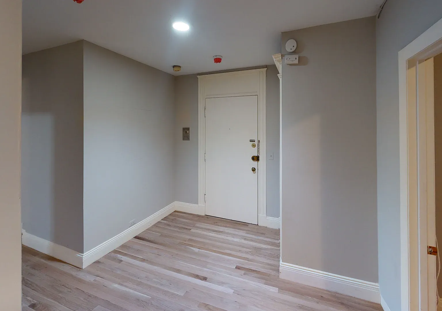 1 bed, 624 sqft, $3,200 — Photo 2