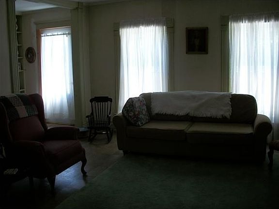 5th image of 414 Dearborn St