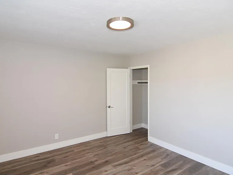 3208 Nevin Ave — Photo 6
