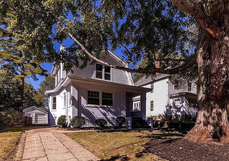 919 Sunset Ave — Photo 2