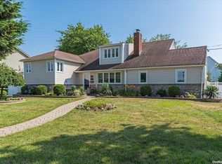 96 Peconic Dr, Massapequa, NY 11758
