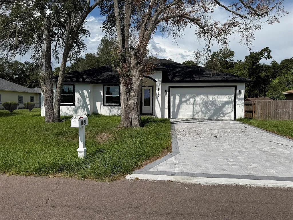 3 bed, 2.0 bath, 1920 sqft, $3,200 — Photo 4