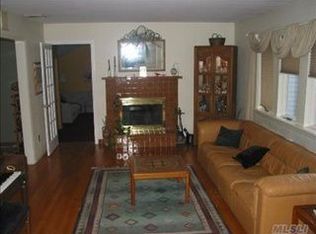 3 Normandy Dr, Northport, NY 11768