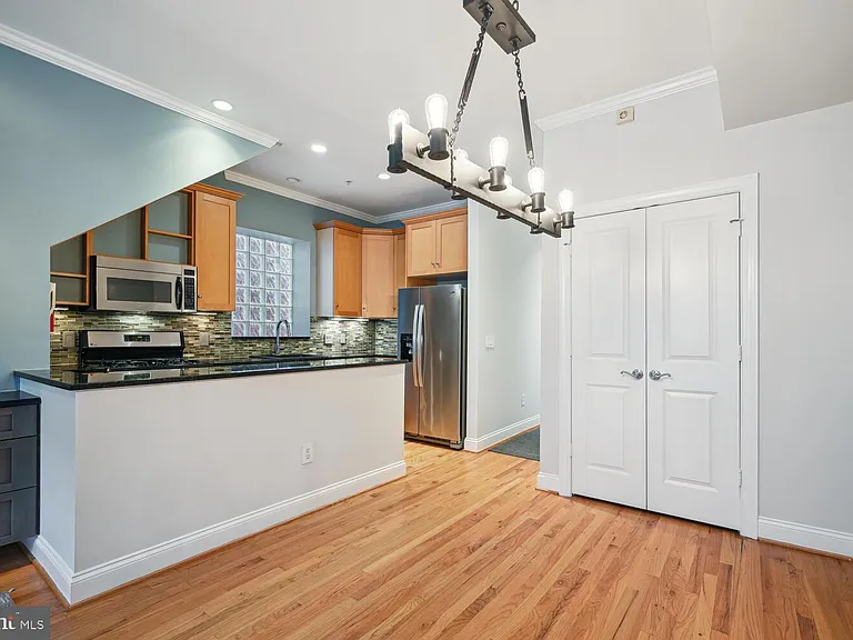 1832 Swann St NW #B — Photo 4