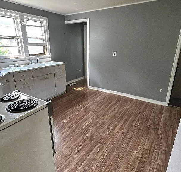 215 4th Ave NE — Photo 5