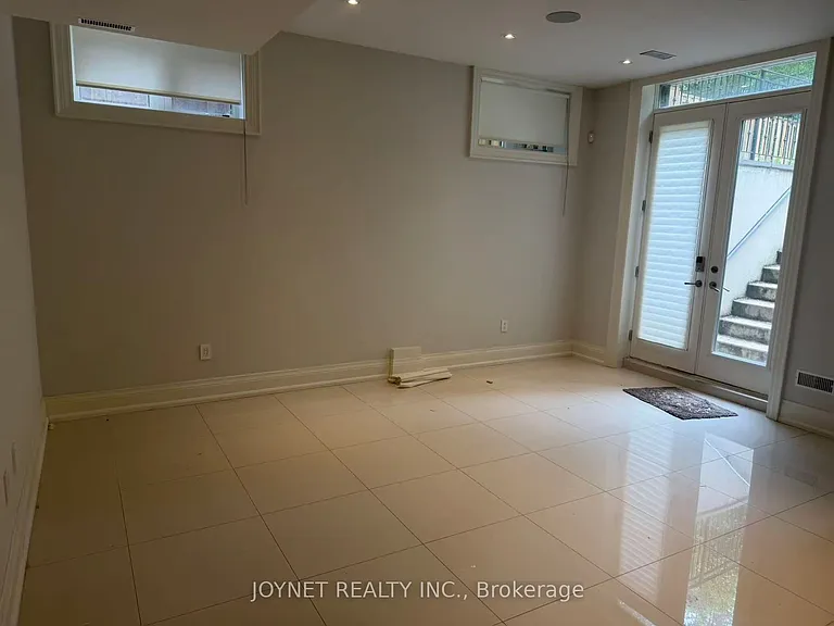 119 Patricia Ave #BASEMENT — Photo 2