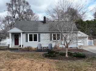 712 Cottonwood St, Midland, MI 48642